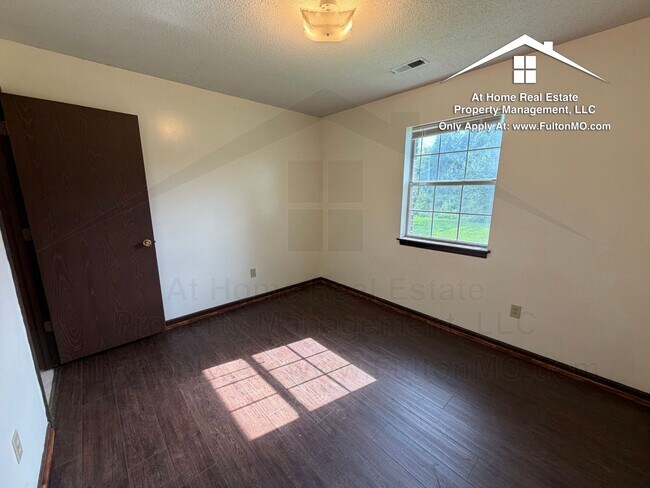 Building Photo - 617 Westview Dr