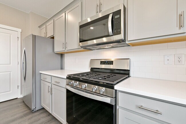 Building Photo - 1939 Knobby Pine Dr