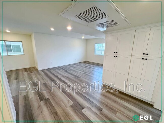 Building Photo - 10505 Hawthorne Blvd