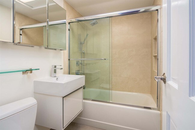 Building Photo - 1600 Center Ave