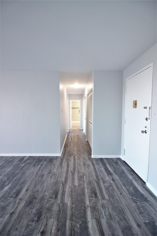 Building Photo - 10401 Grosvenor Pl