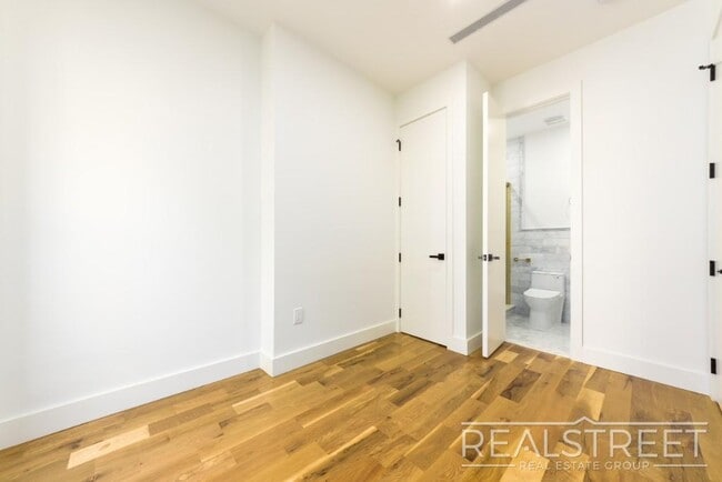 Building Photo - Brand New 3 Bed 3 Bath in Bed Stuy Brownst...