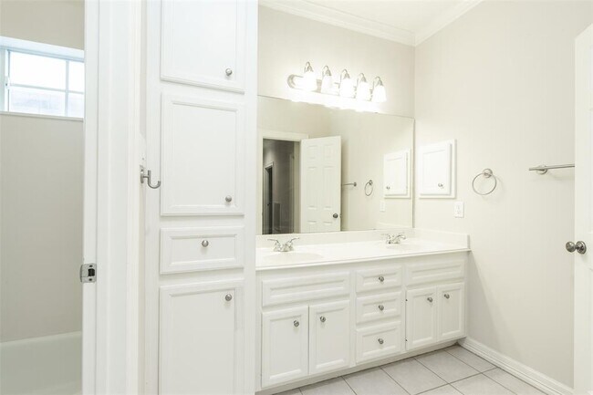 Building Photo - 6318 Elm Ct