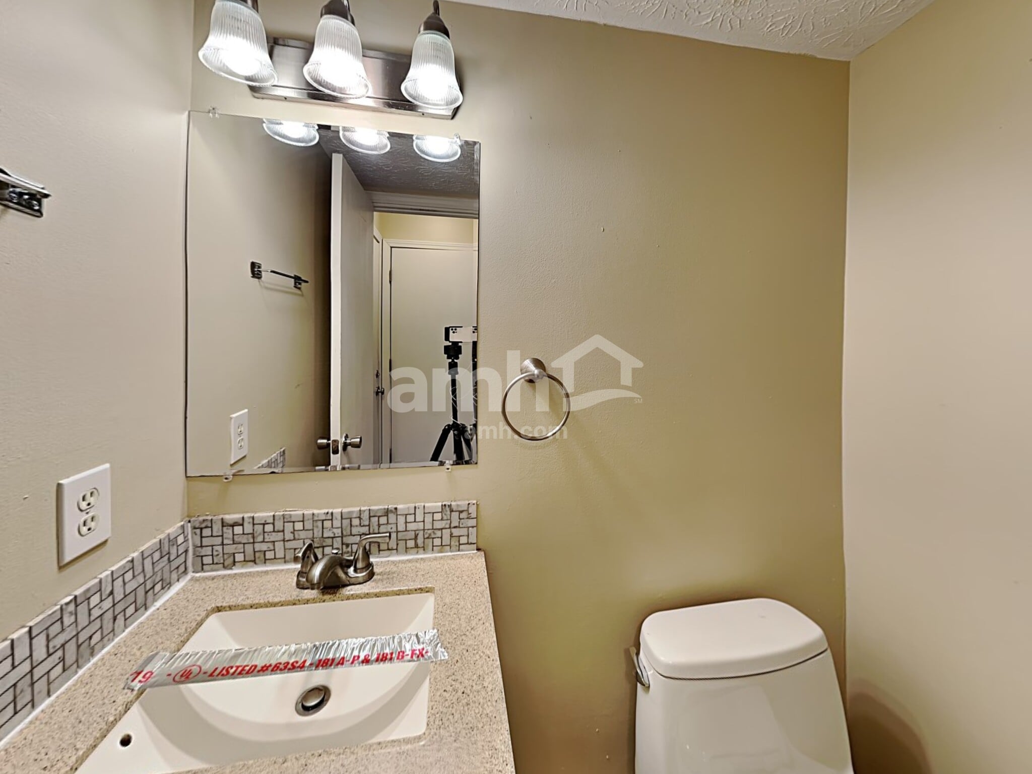 Building Photo - 1216 Walker Springs Dr