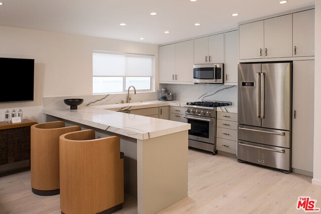 Building Photo - 8917 Cynthia St