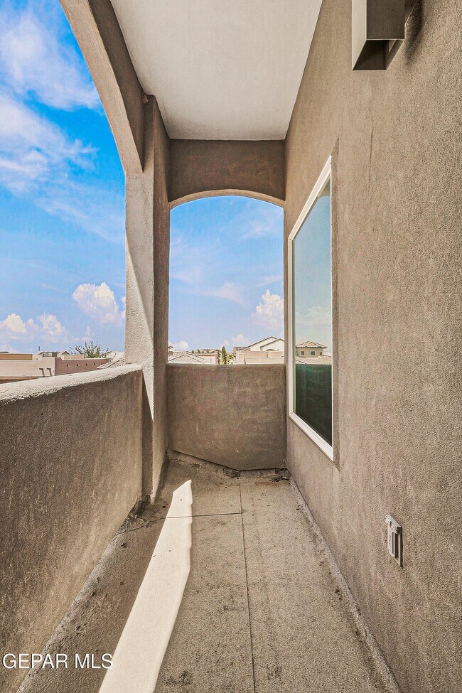Building Photo - 12744 Midland Ct