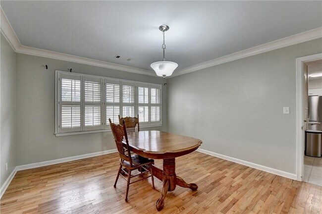 Building Photo - 8 Highland Ln