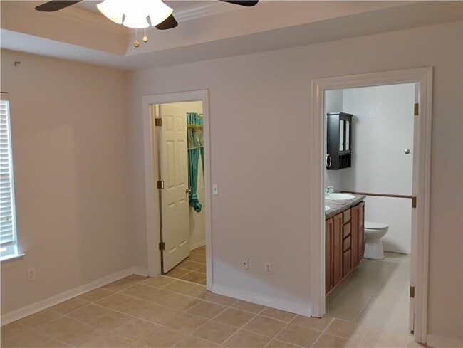 Building Photo - 320 Jack Perry Dr