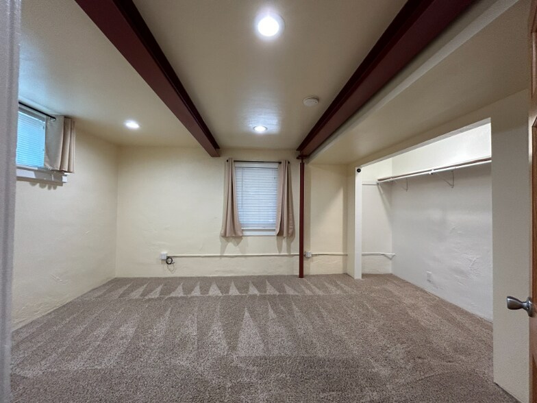 Building Photo - 1449 S University Blvd