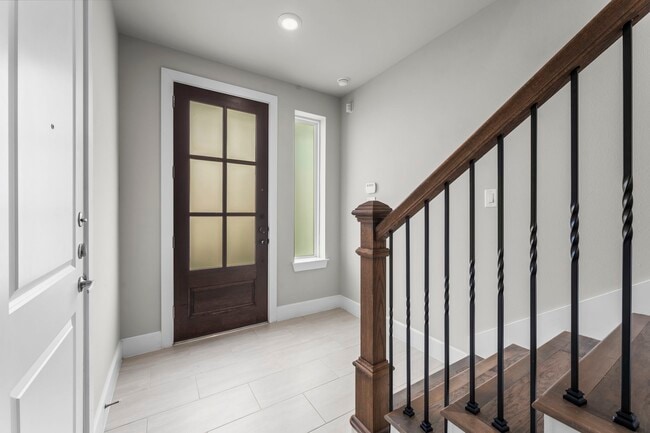 Building Photo - 954 Fisher St