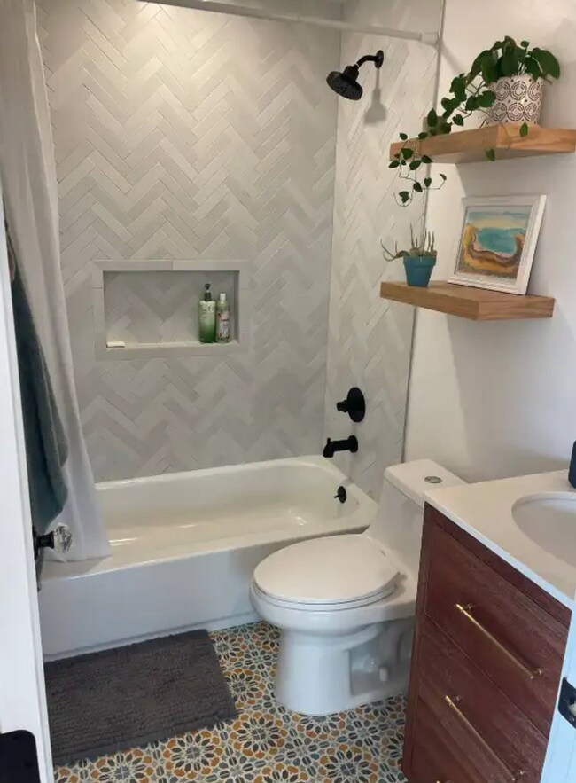 Building Photo - 2 Bedroom Cottage Just Blocks from the Beach in Ocean Beach