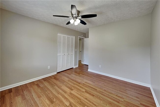 Building Photo - 151 Castleair Dr NE