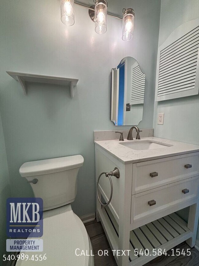 Building Photo - 2527 Gatehouse Ln