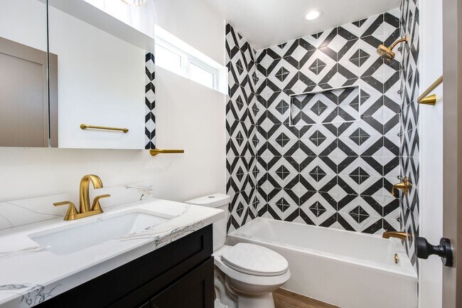 Building Photo - 1329