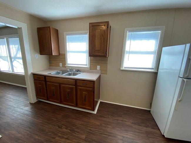 Building Photo - 466 Clinton-Unit 3