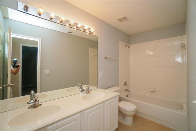 Building Photo - 1044 Southfork Dr