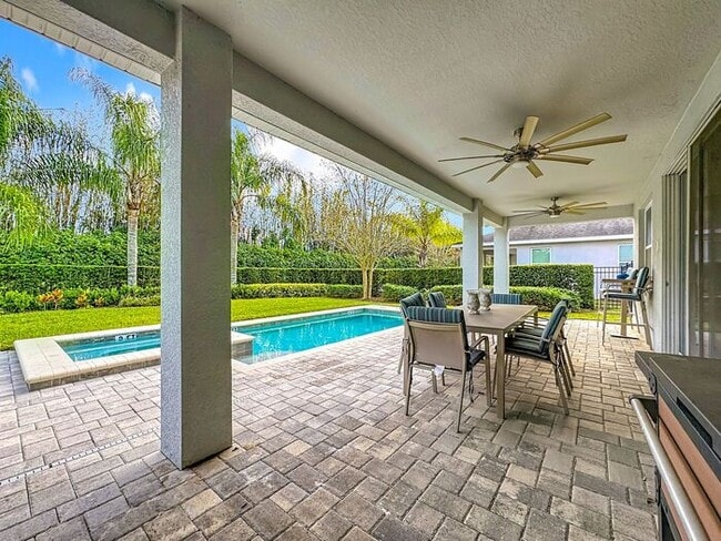 Building Photo - 8 Bedrooms 7 baths on a resort community