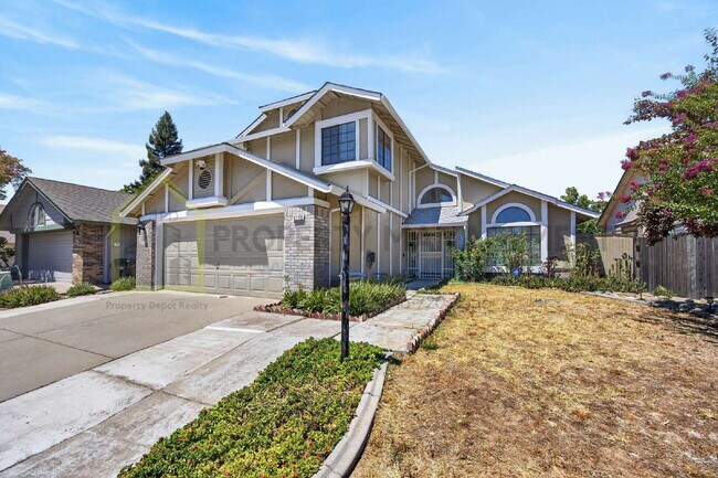 Building Photo - Spacious 4-Bedroom Retreat with 2.5 Baths