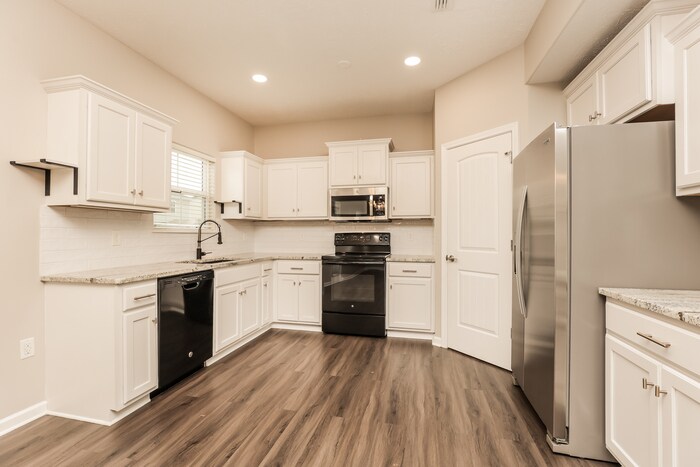 Building Photo - 1724 Sunray Dr