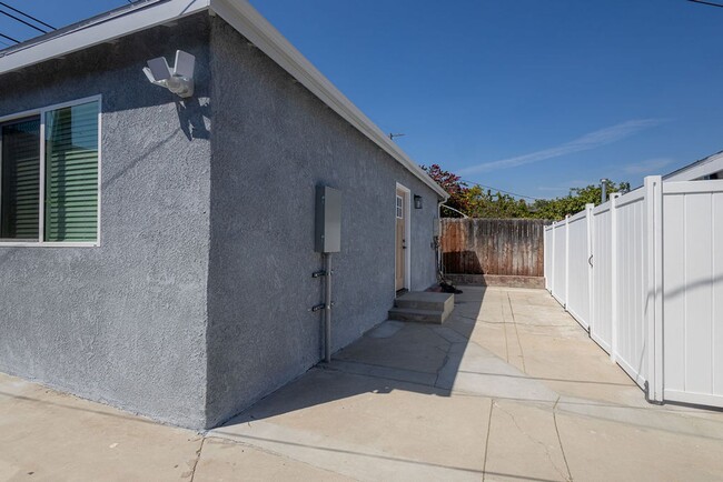 Building Photo - Brand New ADU in Silver Lake