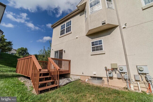 Building Photo - 651 Fawn Cir