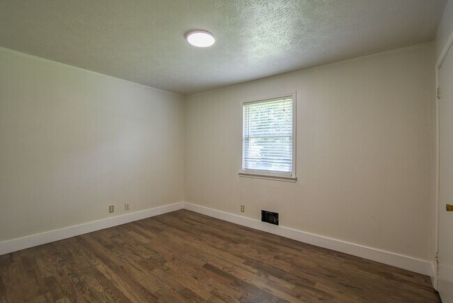 Building Photo - 1220 Ridge Rd