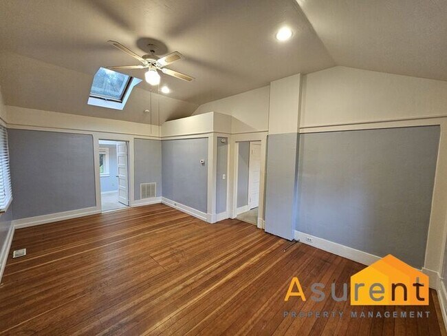 Building Photo - MOVE IN SPECIAL HALF OFF FIRST MONTHS RENT...
