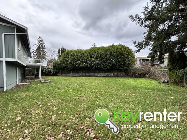 Building Photo - Shared Split level 3 Bed 2 Bath Upstairs Unit with Modern Upgrades Close to JBLM!