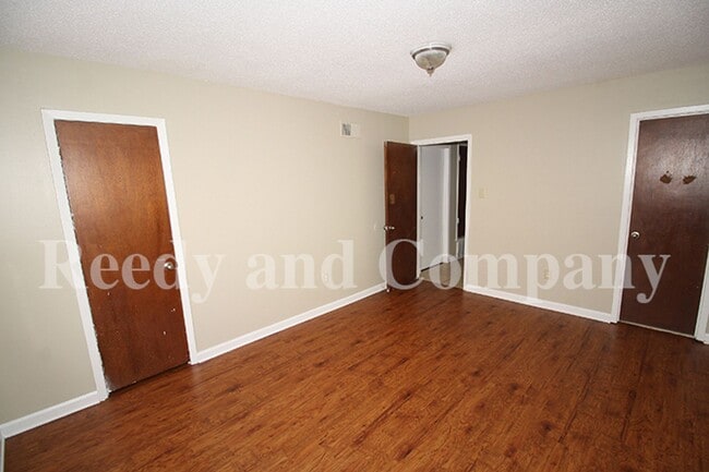 Building Photo - 3385 Barbwood Dr