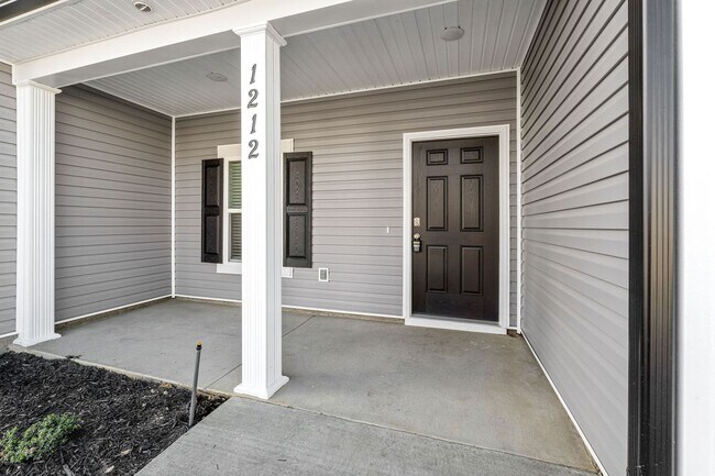 Building Photo - 1212 Vail Dr