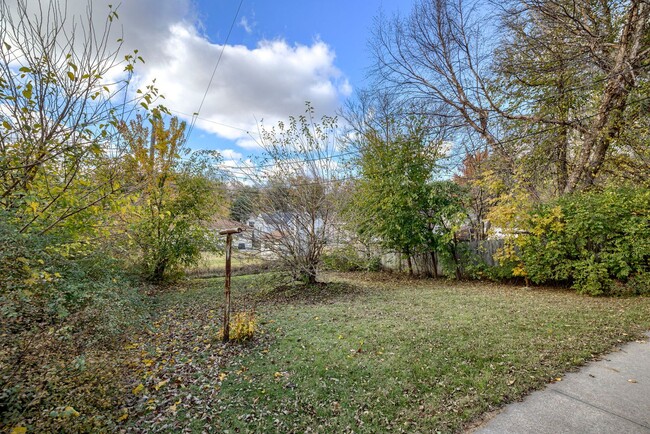 Building Photo - Charming 2 Bedroom With Spacious Living In Benson!!