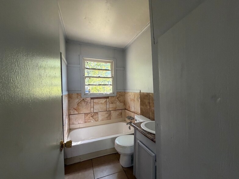Building Photo - 809 S 16th St