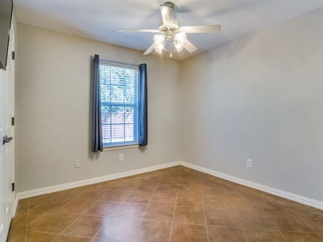 Building Photo - Incredible 4-bedroom, 3-bath Home with sparkling Pool on a gorgeous lot in highly sought-after Al...
