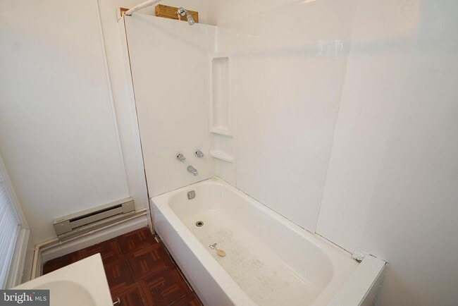 Building Photo - 417 Walnut St