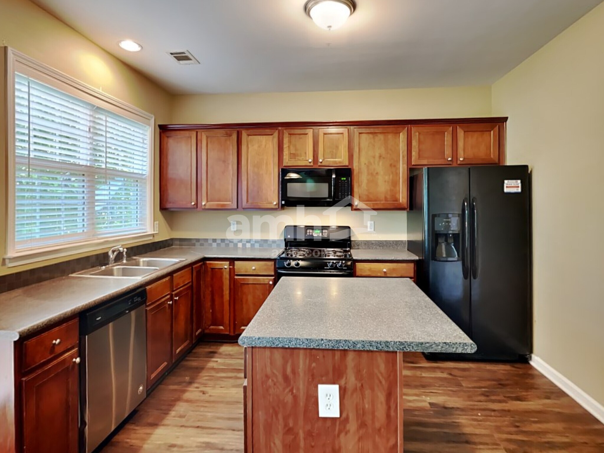 Building Photo - 3695 Moor Pointe Dr
