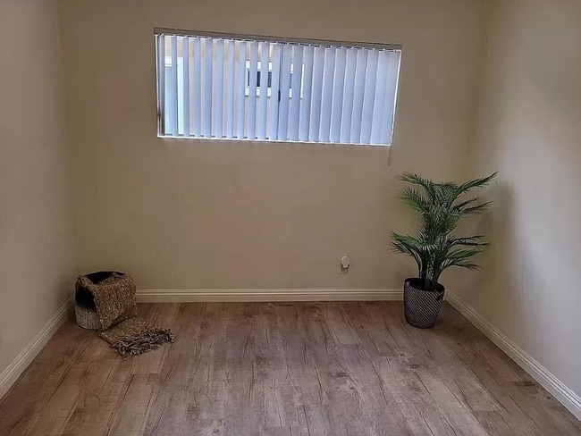 Building Photo - 820 S Walnut Ave