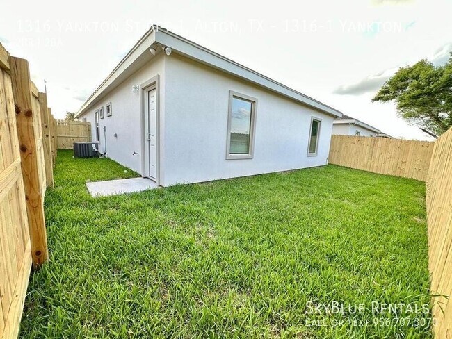 Building Photo - 1316 S Yankton St