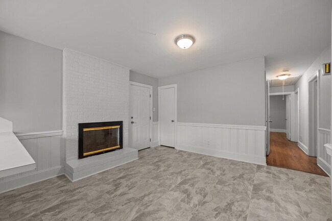 Building Photo - 2405 Jefferson Dr