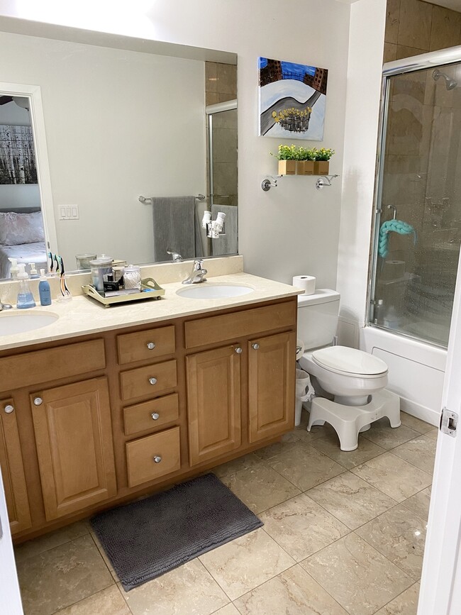 Building Photo - 901 W Madison St