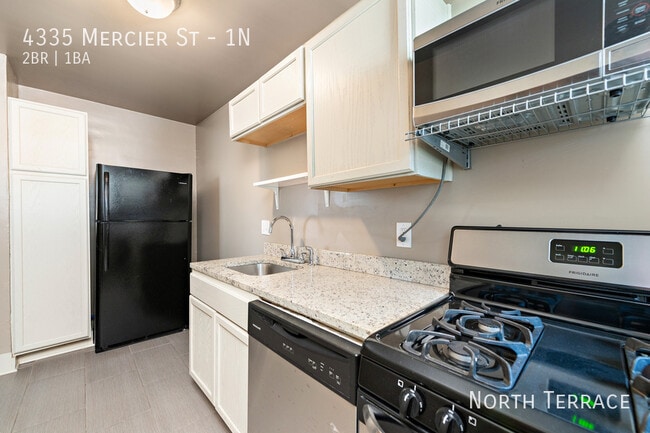 Building Photo - 4335 Mercier St