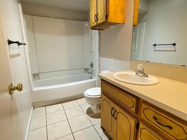 Building Photo - 6610 Hope Ave