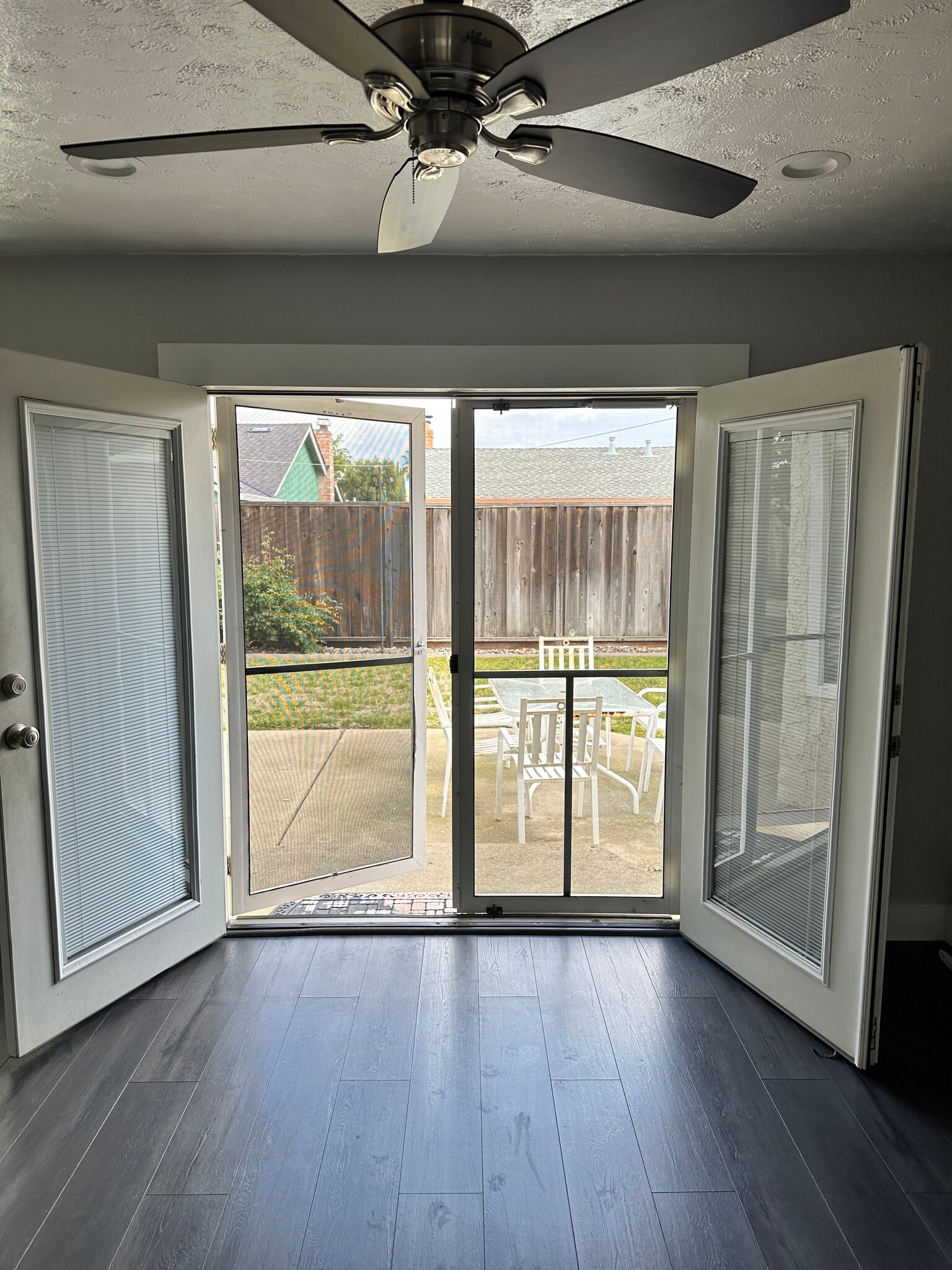 Double open doors - 4864 Chablis Ct
