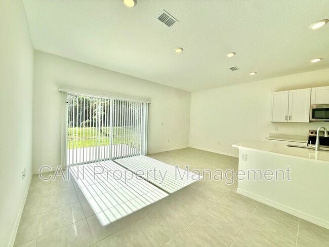 Building Photo - 212 Riverfront Wy