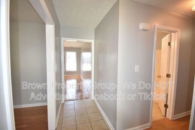 Building Photo - 8813 Tin Lizza Dr