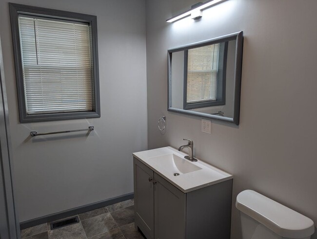 Building Photo - 473 Walnut St