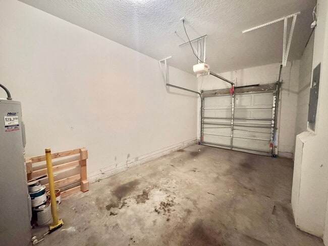 Building Photo - 6464 S Goldenrod Rd