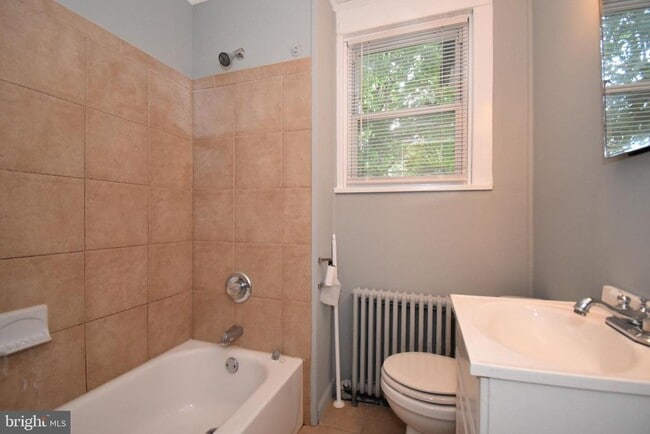 Building Photo - 214 Rutland Ave