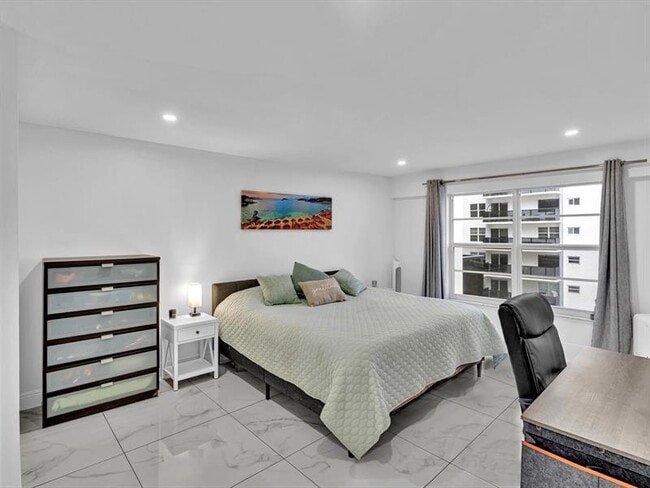 Building Photo - 5100 Dupont Blvd