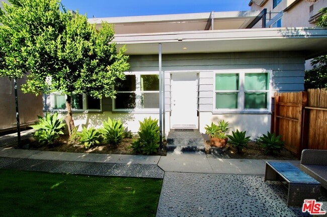 Building Photo - 4336 Laurel Canyon Blvd