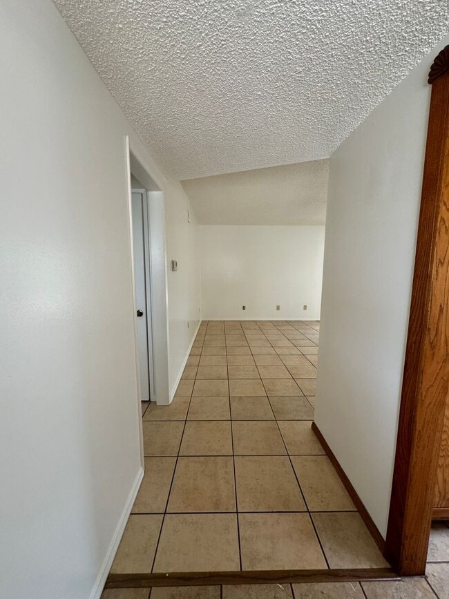 Building Photo - 3 Bedroom House on Tolowa Street